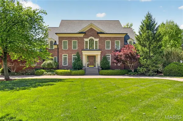 25 Fair Oaks DR, St Louis, MO 63124