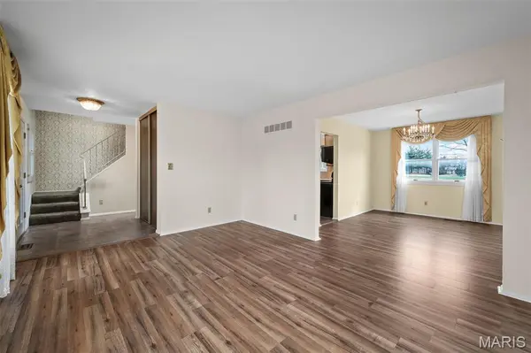 9542 General Lee DR, St Louis, MO 63126