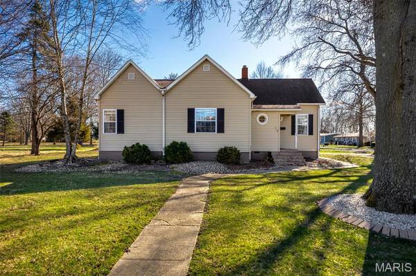 518 S Madison ST, Staunton, IL 62088