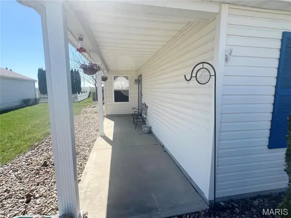 225 River Laurel DR, Belleville, IL 62220