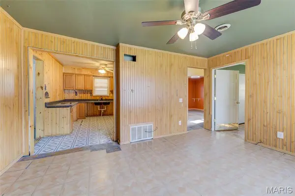 38 Marie DR, St Charles, MO 63301