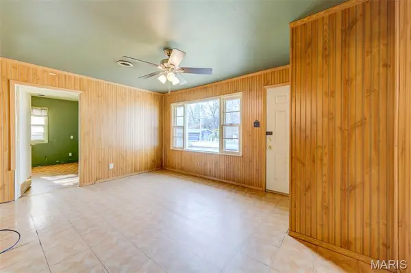 38 Marie DR, St Charles, MO 63301