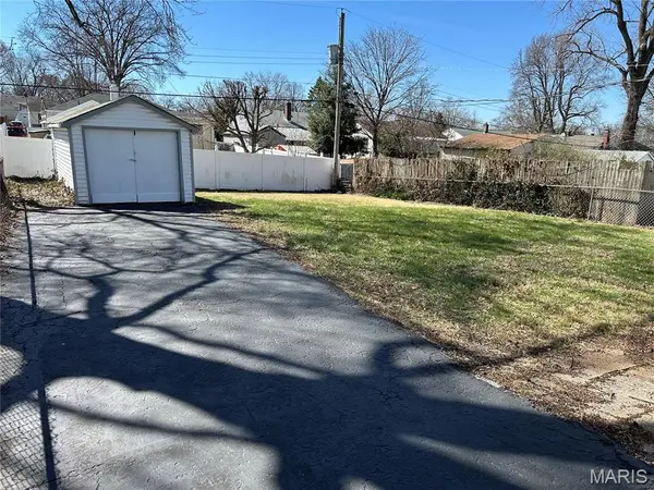 9448 Harold DR, Woodson Terrace, MO 63134