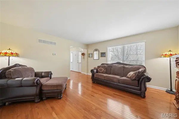 6099 Timber Hollow LN, High Ridge, MO 63049