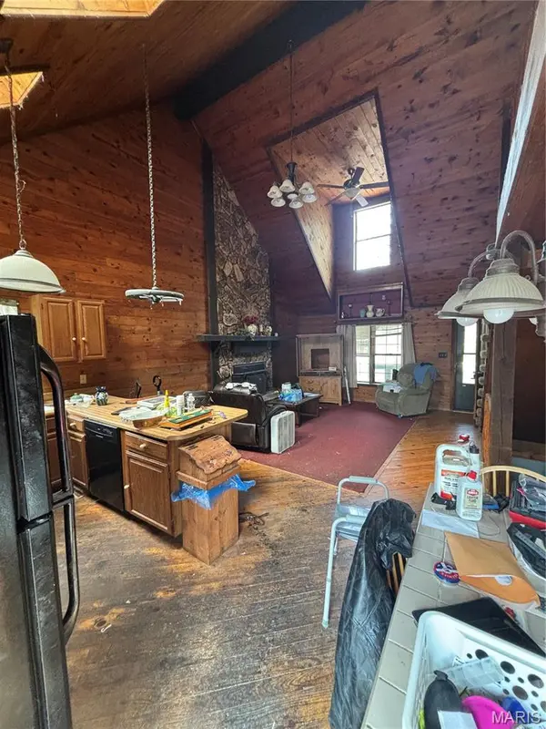 9740 Ridgecrest DR, Hillsboro, MO 63050