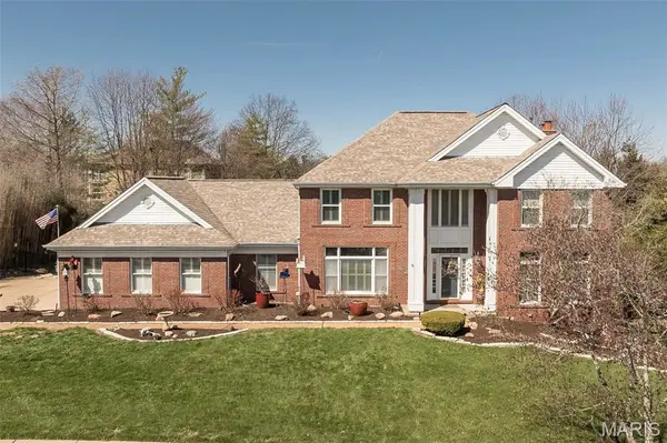 2029 Brook Hill LN, Chesterfield, MO 63017