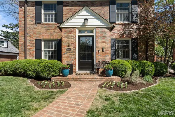 7447 York DR, Clayton, MO 63105