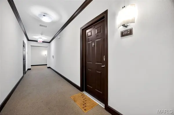1251 Strassner DR #2112, Brentwood, MO 63144