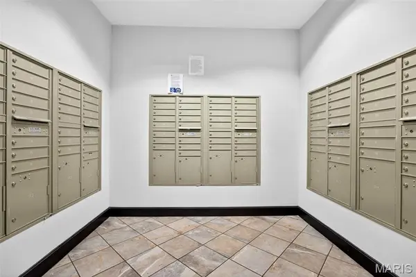1251 Strassner DR #2112, Brentwood, MO 63144