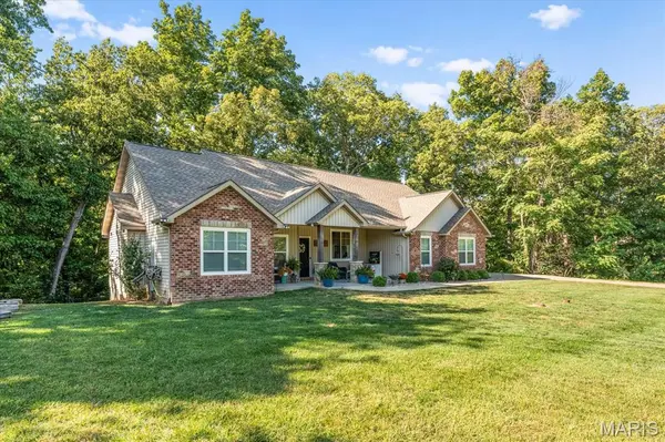 6107 Chantilly BND, Waterloo, IL 62298