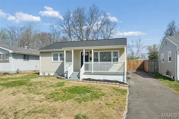 401 Hillcrest BLVD, Ballwin, MO 63021