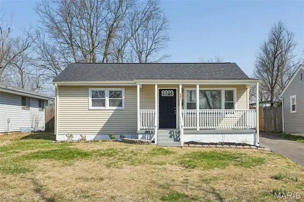 401 Hillcrest BLVD, Ballwin, MO 63021