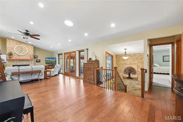 21 W Village DR W, St Charles, MO 63303