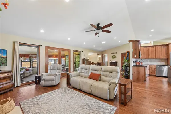 21 W Village DR W, St Charles, MO 63303