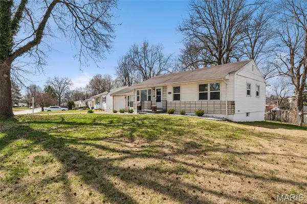 9863 Eastdell DR, Dellwood, MO 63136