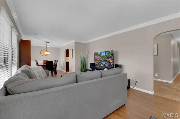 9 Treecrest CT, Fenton, MO 63026