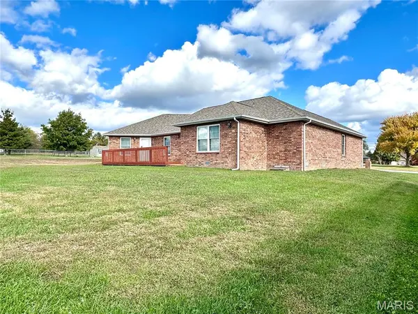 2206 Cherry Blossom Cir. CIR, Lebanon, MO 65536
