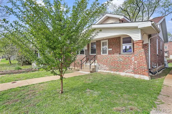 2225 Richert PL, St Louis, MO 63143