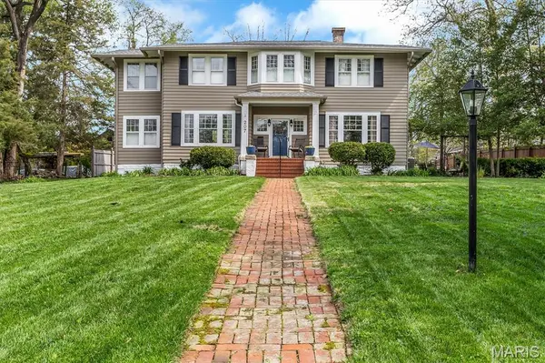 207 Oakwood AVE, Webster Groves, MO 63119