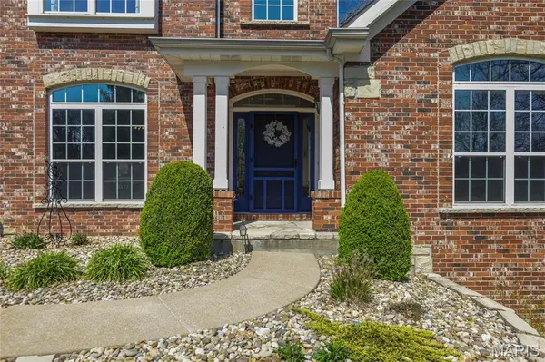 1831 Kehrswood DR, Clarkson Valley, MO 63005