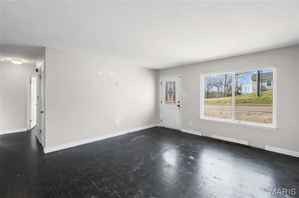 6028 Antire RD, High Ridge, MO 63049