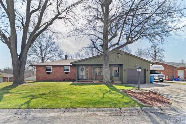 4917 W Hill DR, Godfrey, IL 62035