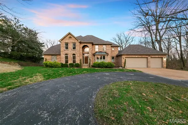 6686 Clifton Bluffs CT, St Louis, MO 63129