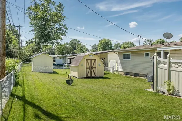 465 Falcon DR, Florissant, MO 63031