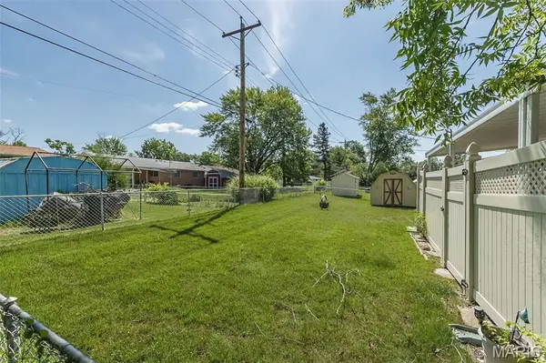 465 Falcon DR, Florissant, MO 63031