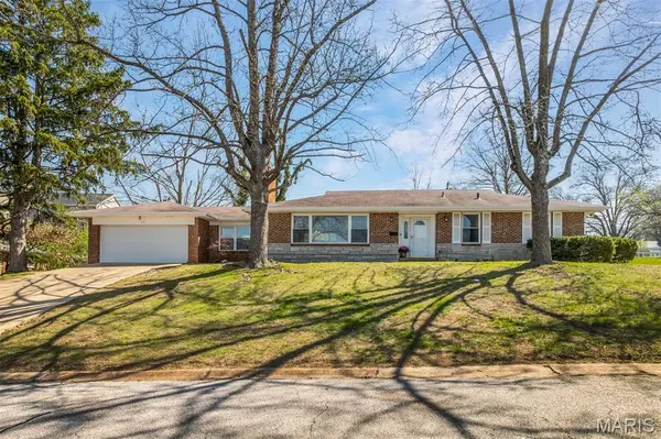 60 Flamingo DR, Crestwood, MO 63123