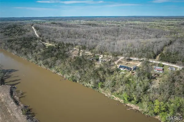 2581 River RD, Mount Sterling, MO 65062