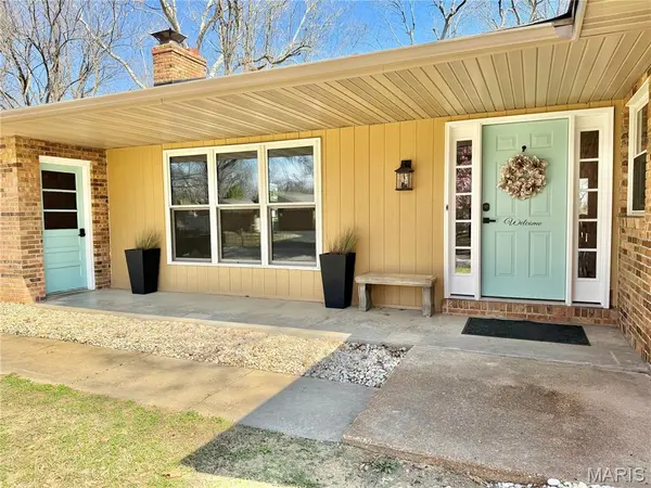 205 Jubaka DR, Fairview Heights, IL 62208