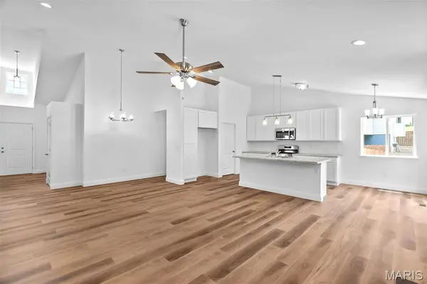 1757 Twelve Oaks PL, Pevely, MO 63070
