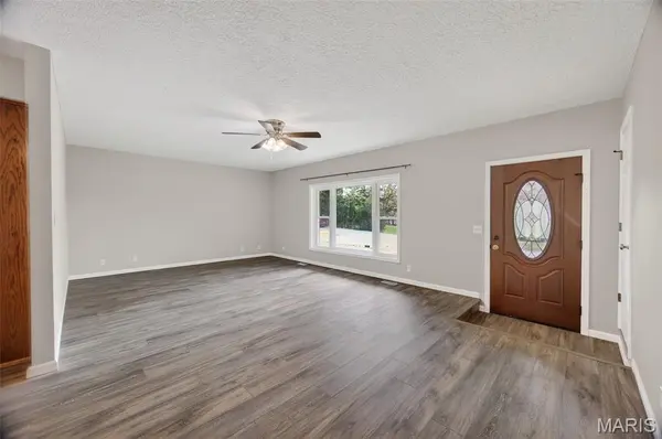 27300 Sparrow LN, Richland, MO 65556