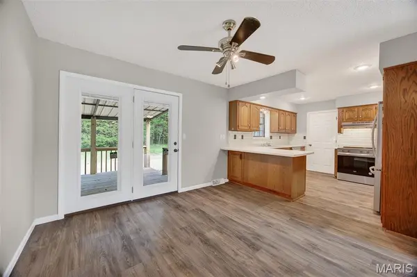 27300 Sparrow LN, Richland, MO 65556
