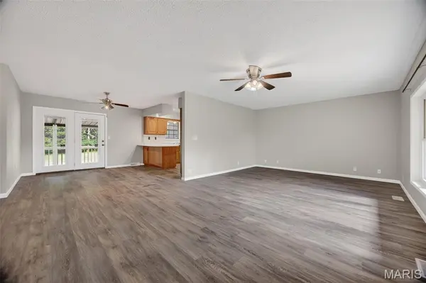 27300 Sparrow LN, Richland, MO 65556