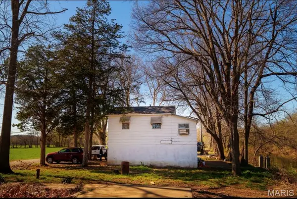 7030 Stovesand RD, Cedar Hill, MO 63016