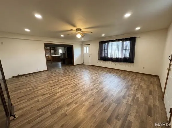 305 Cedar AVE, Jonesburg, MO 63351