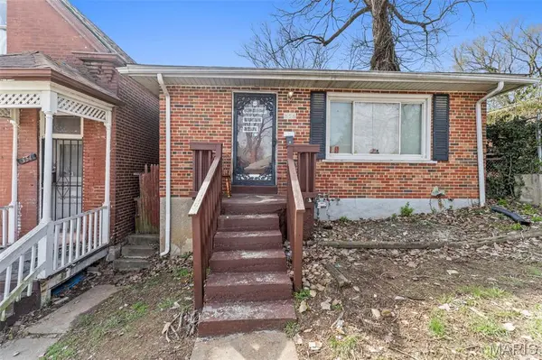 858 Canaan AVE, St Louis, MO 63147