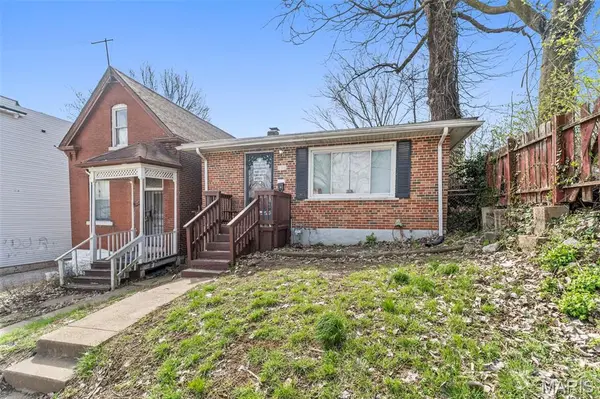 858 Canaan AVE, St Louis, MO 63147