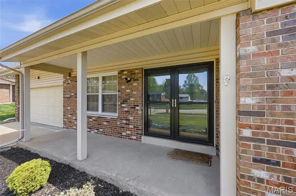 4905 Milsmar DR, St Louis, MO 63128