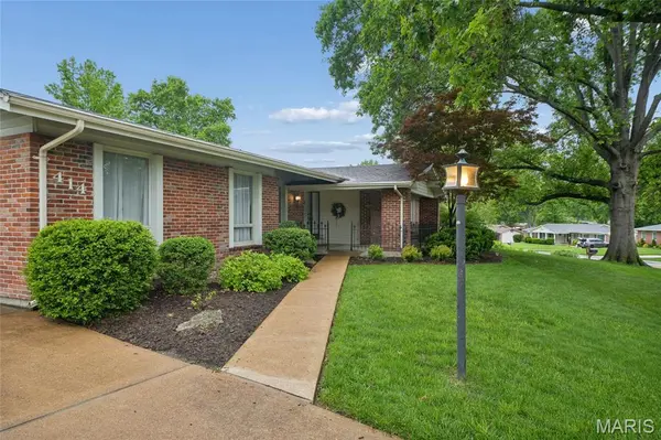 414 Tamarack DR, Ballwin, MO 63011