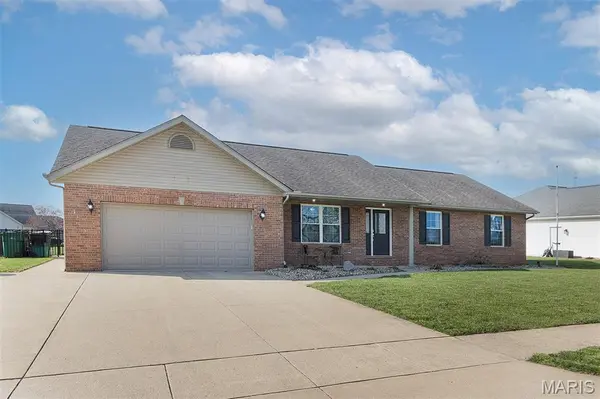 10004 Holy Cross LN, Breese, IL 62230