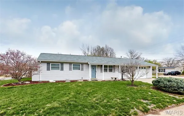 615 Central Pkwy, Florissant, MO 63031