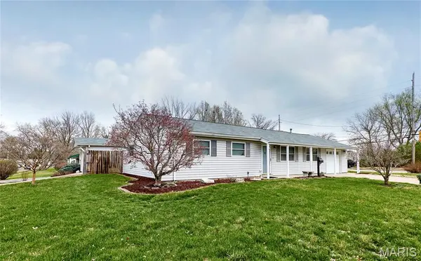 615 Central Pkwy, Florissant, MO 63031