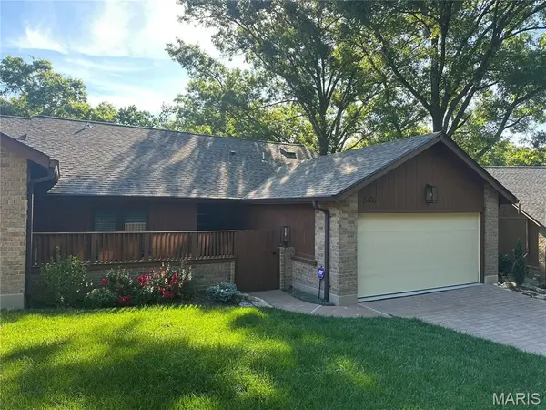 5406 Village Courtway LN, St Louis, MO 63128