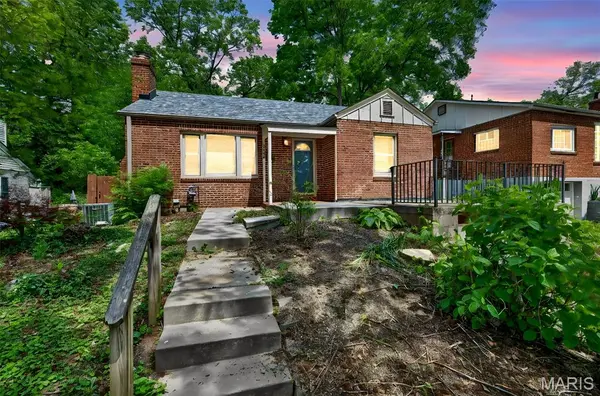 9719 Greenwood TER, Rock Hill, MO 63119