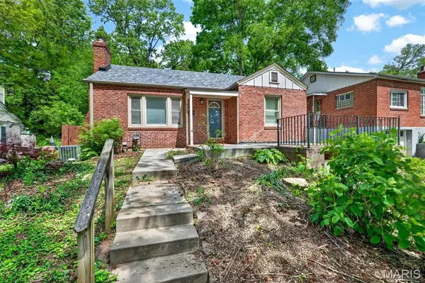 9719 Greenwood TER, Rock Hill, MO 63119