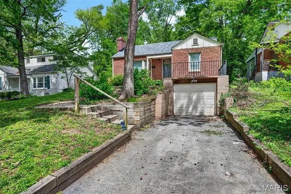 9719 Greenwood TER, Rock Hill, MO 63119