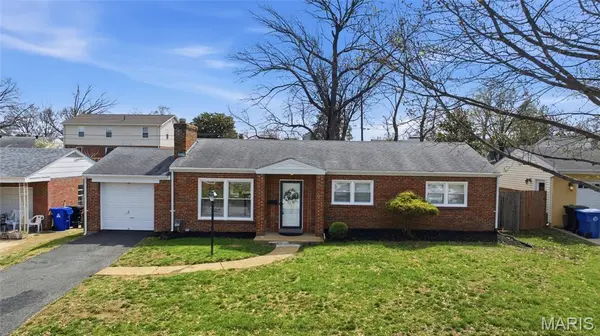 7742 Burr Oak LN, University City, MO 63130